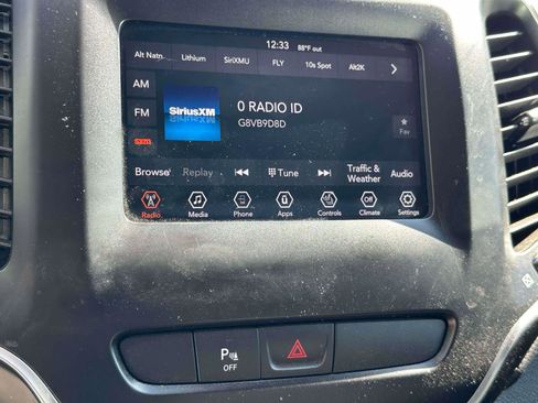 Used 2020 Jeep Cherokee Latitude Plus image 26