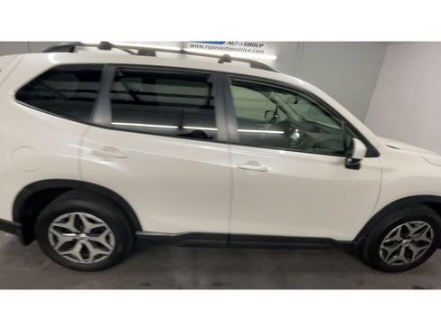 Used 2019 Subaru Forester Premium image 9