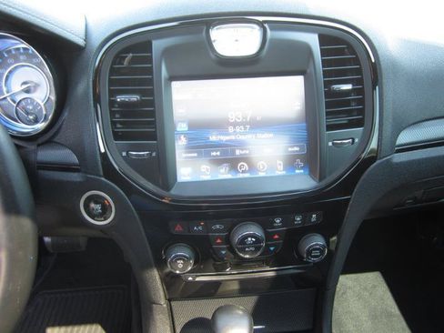 Used 2013 Chrysler 300 S RWD image 17