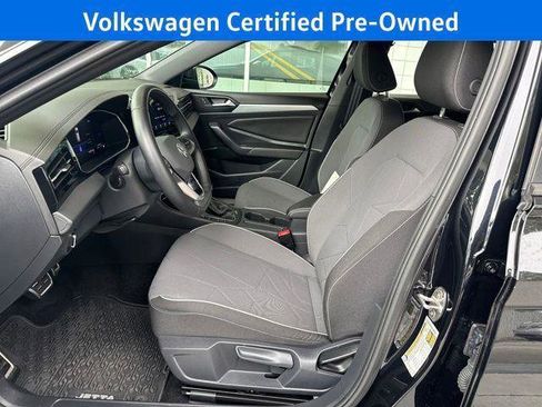 Certified 2025 Volkswagen Jetta Sport image 13
