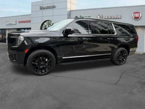Used 2023 GMC Yukon XL SLT AWD/4WD image 3