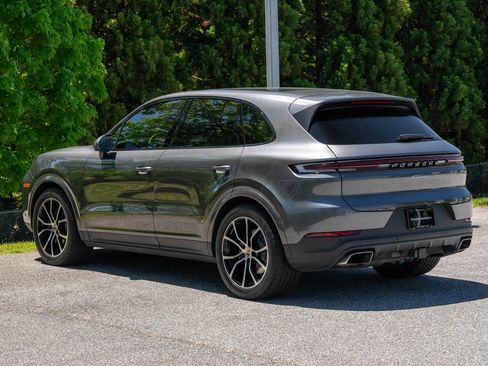 Used 2024 Porsche Cayenne AWD/4WD image 3