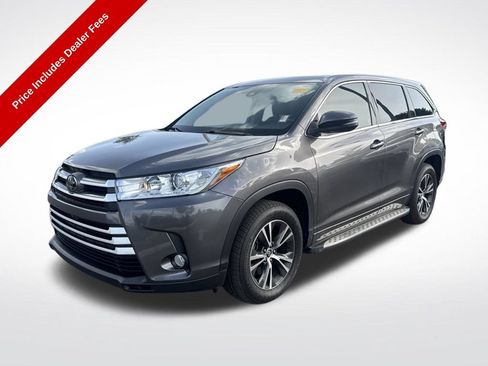 Used 2018 Toyota Highlander Plus FWD image 1