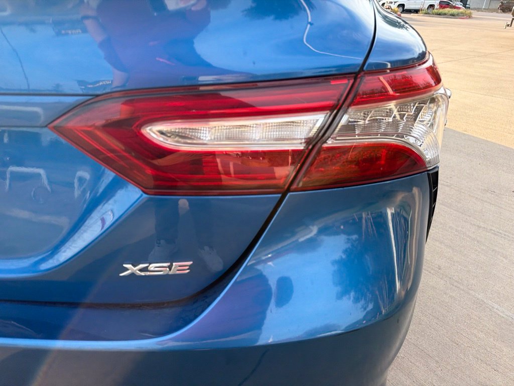 Used 2019 Toyota Camry XSE FWD image 9
