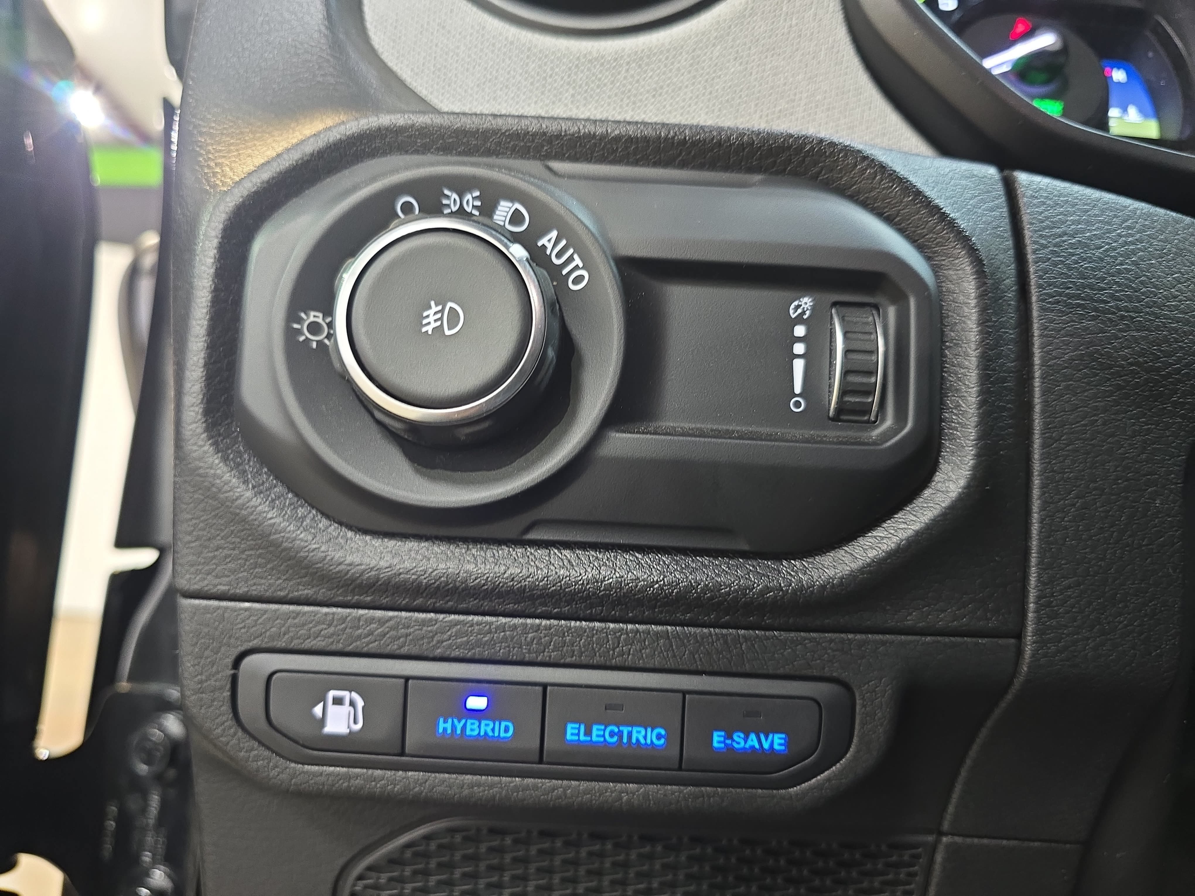 Used 2024 Jeep Wrangler Unlimited w/ Convenience Group AWD/4WD image 23