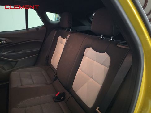 Used 2025 Chevrolet Trax RS image 28