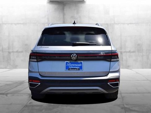 Used 2025 Volkswagen Taos SE FWD image 6