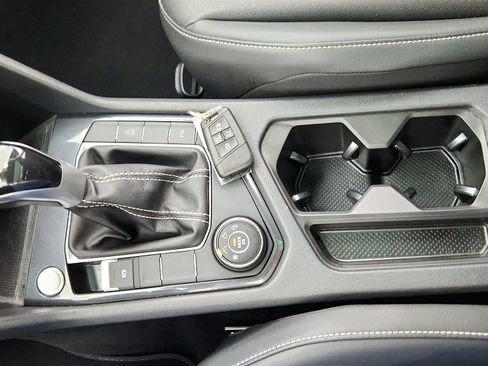 Used 2023 Volkswagen Tiguan SE R-Line image 38