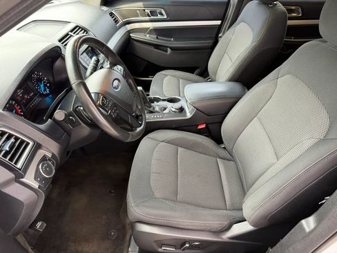 Used 2016 Ford Explorer XLT AWD/4WD image 11