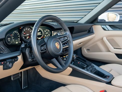 Certified 2021 Porsche 911 Carrera RWD image 4