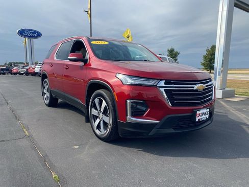 Used 2022 Chevrolet Traverse LT w/ LT Premium Package image 2