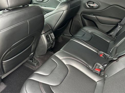 Used 2019 Jeep Cherokee Trailhawk image 15