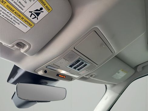 Used 2020 Land Rover Discovery HSE Luxury image 32