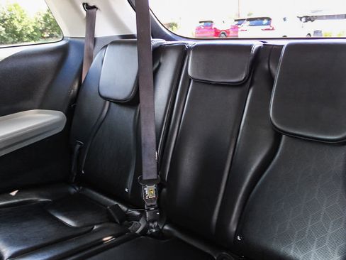 Used 2024 Kia Carnival LX image 19