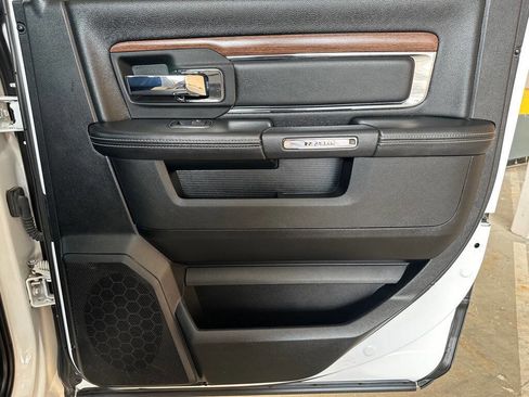 Used 2018 RAM 1500 Laramie image 12