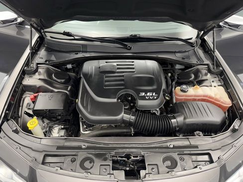 Used 2019 Chrysler 300 Limited image 7