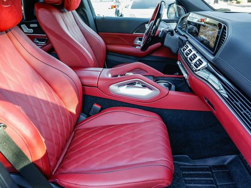 Used 2025 Mercedes-Benz Maybach GLS 600 4MATIC image 17