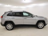 Used 2017 Jeep Cherokee Limited image 2