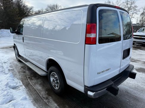 Used 2023 GMC Savana 2500 image 3