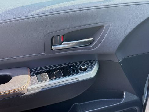 Used 2022 Toyota Sienna XSE FWD image 17
