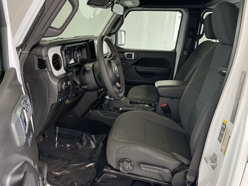 Used 2024 Jeep Wrangler Unlimited w/ Convenience Group AWD/4WD image 17