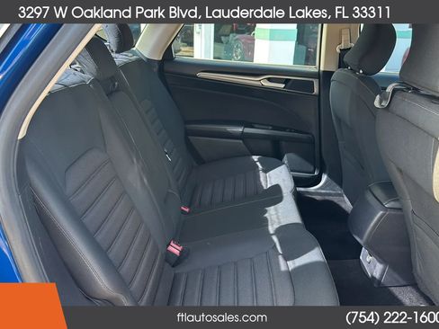 Used 2017 Ford Fusion SE FWD image 31
