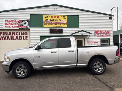 Used 2017 RAM 1500 Classic SLT AWD/4WD image 1