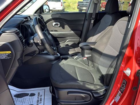 Used 2018 Kia Soul + FWD image 17