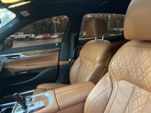 Used 2018 BMW 750i image 33