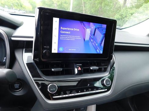 Used 2024 Toyota Corolla Cross XLE w/ Convenience Package image 10