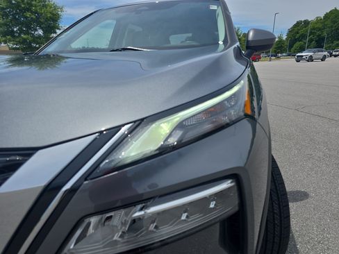 Used 2023 Nissan Rogue SV FWD image 31