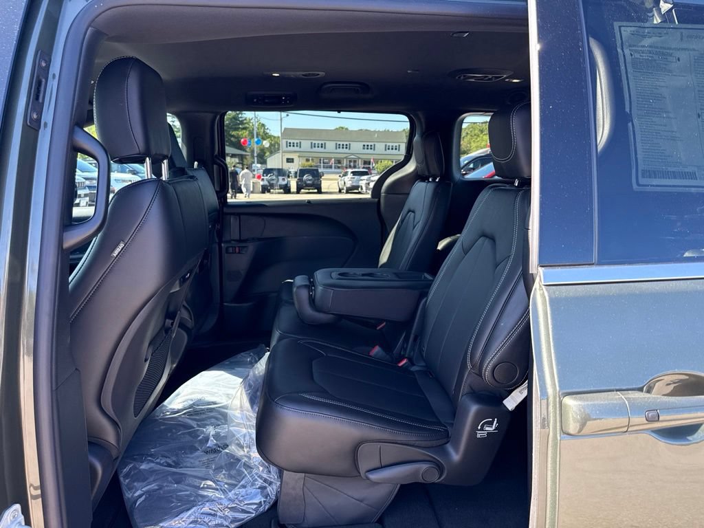 New 2027 Chrysler Pacifica Select FWD image 20