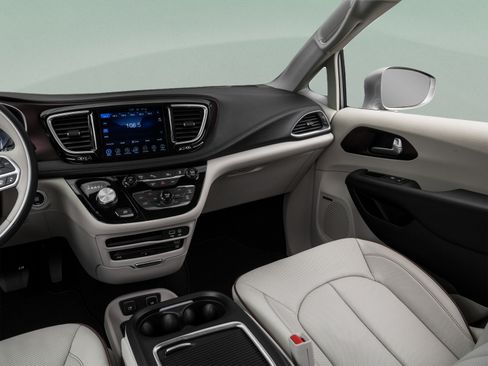 Used 2018 Chrysler Pacifica Limited FWD image 51