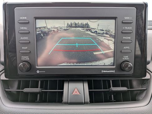 Used 2022 Toyota RAV4 LE image 12