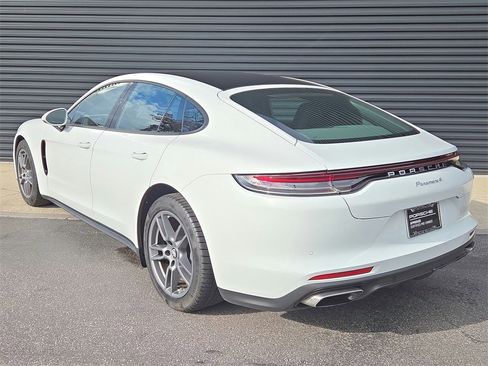 Used 2022 Porsche Panamera 4 image 3