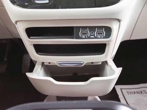 Used 2023 Chrysler Pacifica Touring-L FWD image 32