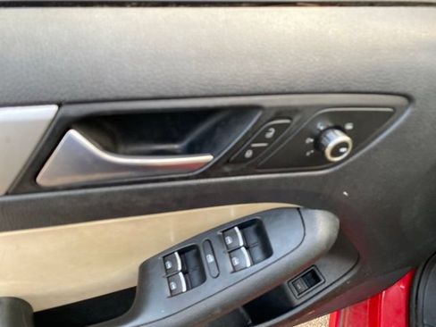 Used 2013 Volkswagen Jetta SE FWD image 12