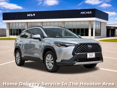 Used 2022 Toyota Corolla Cross LE w/ Moonroof Package FWD image 1