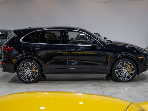 Used 2016 Porsche Cayenne Turbo S w/ Premium Package Plus image 7