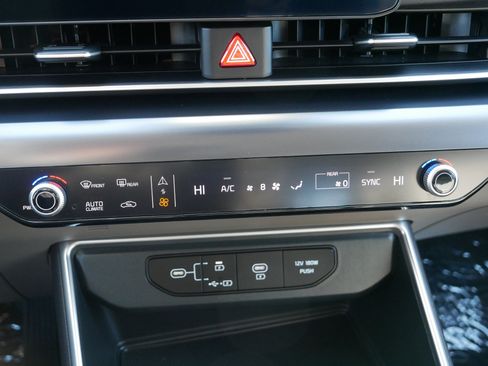 Certified 2025 Kia Carnival LXS image 23