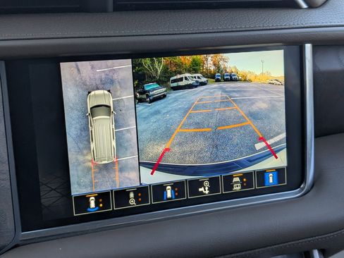 Used 2023 GMC Yukon XL Denali image 30