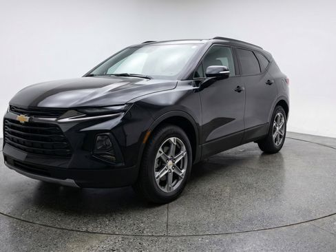 Used 2025 Chevrolet Blazer LT FWD image 3