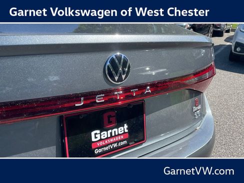 Certified 2025 Volkswagen Jetta SE w/ Black Wheel Package FWD image 29