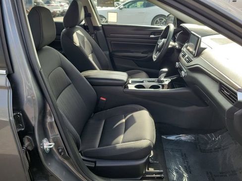 Used 2024 Nissan Altima 2.5 SV image 16