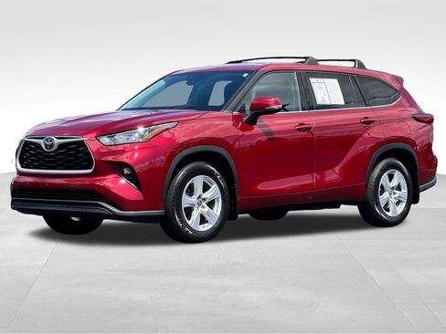 Used 2020 Toyota Highlander LE AWD/4WD image 3
