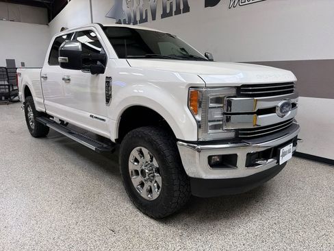 Used 2019 Ford F250 Lariat w/ Lariat Ultimate Package AWD/4WD image 32
