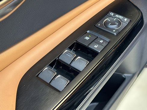Used 2025 Lexus ES 300h w/ Premium Package FWD image 13