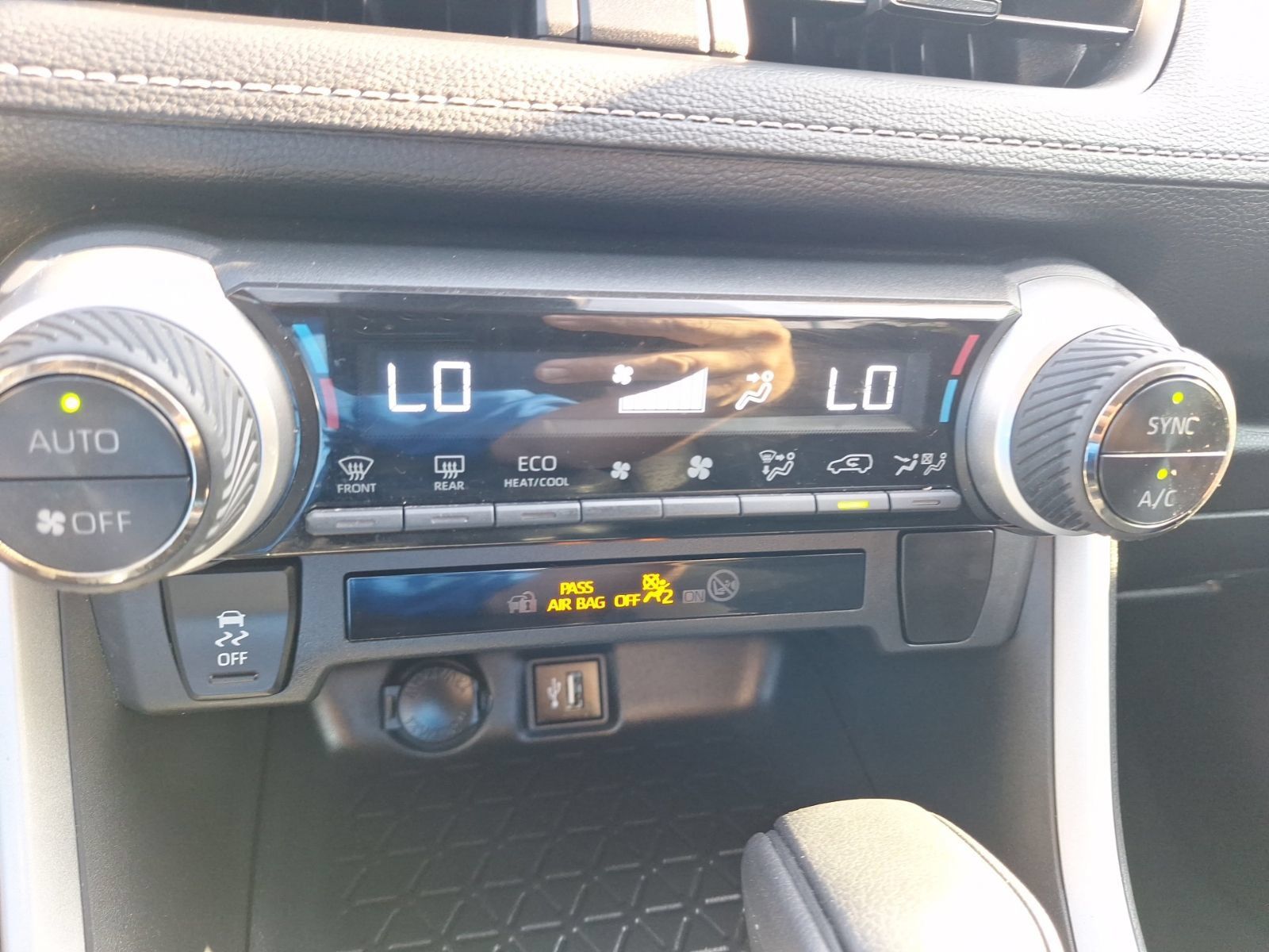 Used 2024 Toyota RAV4 XLE AWD/4WD image 27