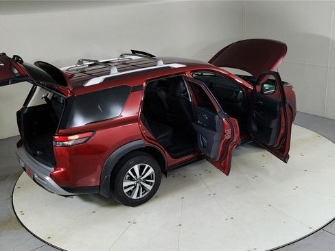 Used 2024 Nissan Pathfinder SL image 48