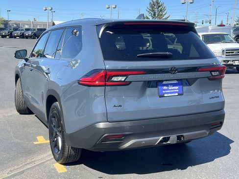 Used 2024 Toyota Grand Highlander Limited AWD/4WD image 9